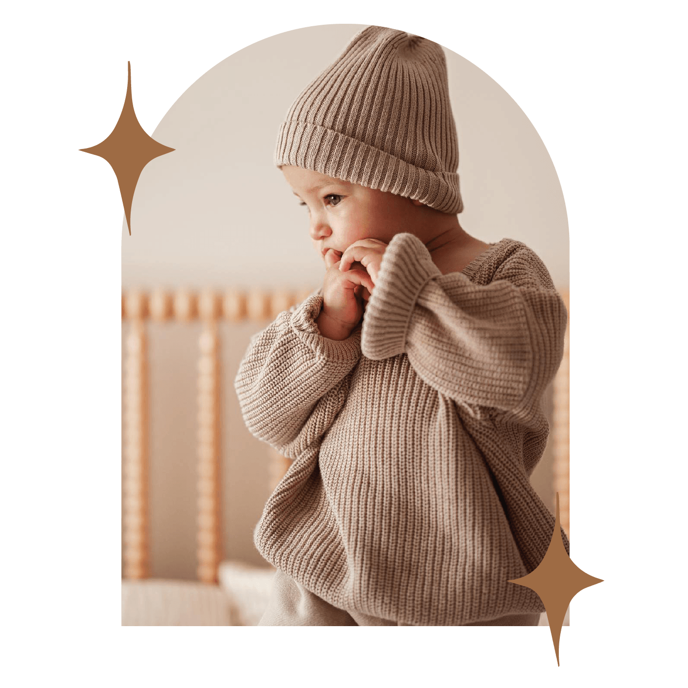Baby in gebreide kleding